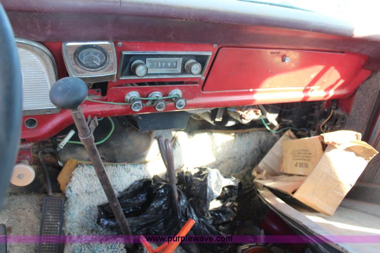 image for item H6752 1967 Ford F600 service truck