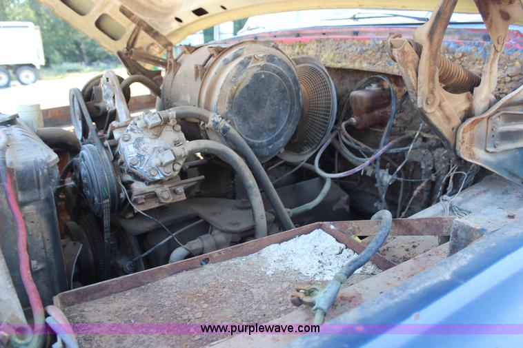 image for item H6752 1967 Ford F600 service truck