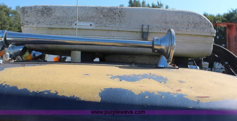 image for item H6752 1967 Ford F600 service truck