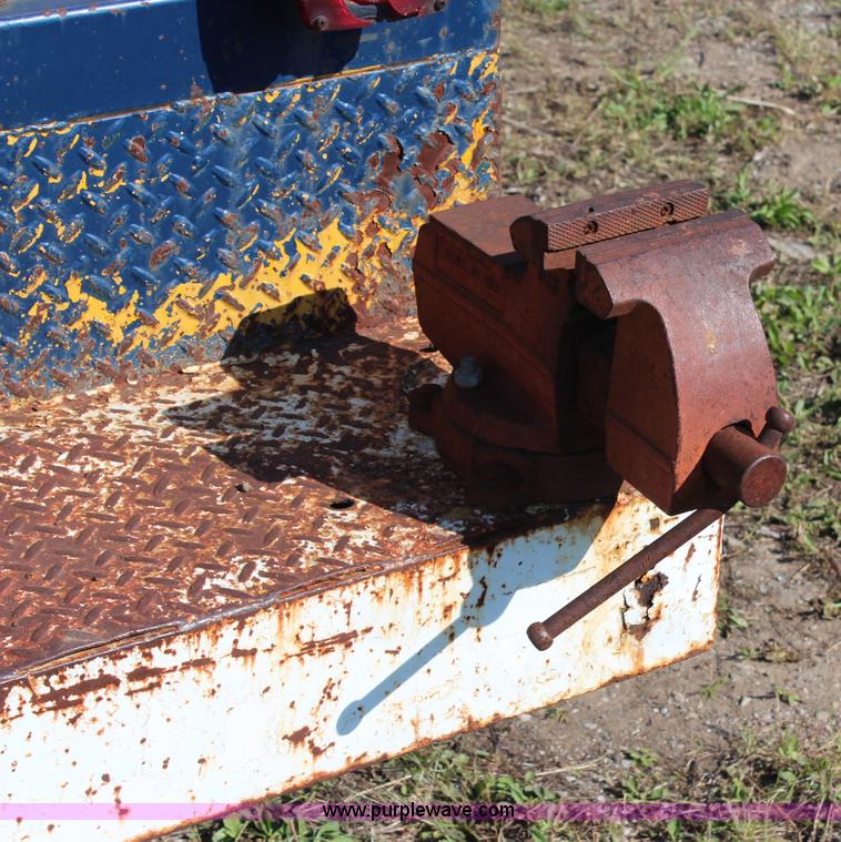 image for item H6752 1967 Ford F600 service truck