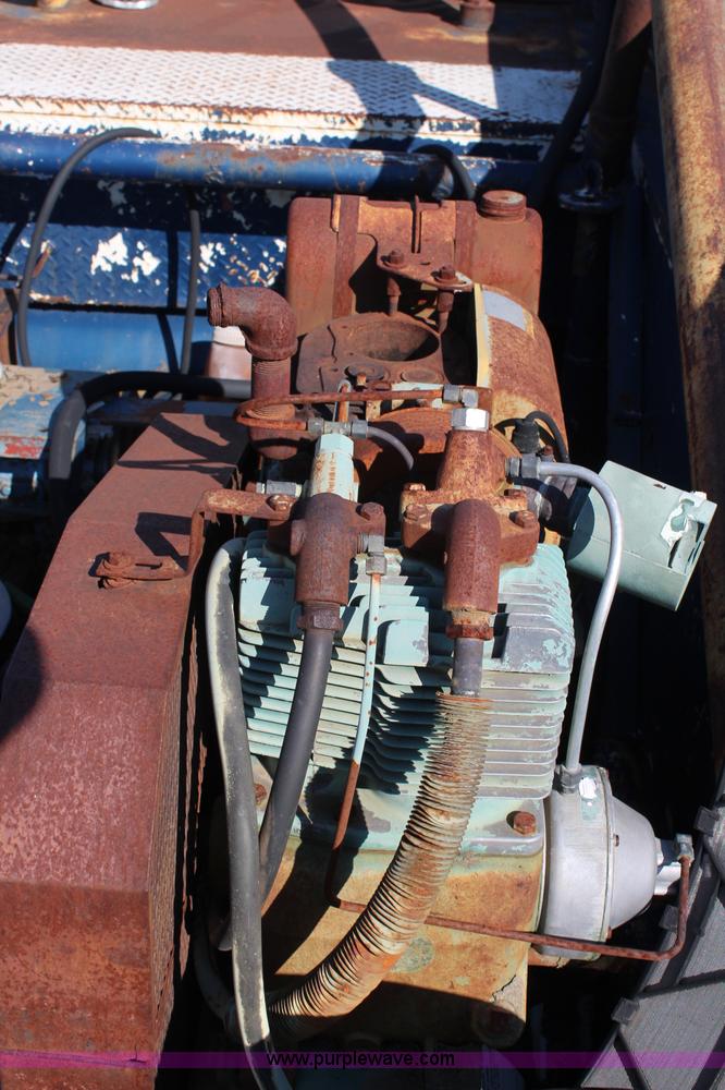 image for item H6752 1967 Ford F600 service truck