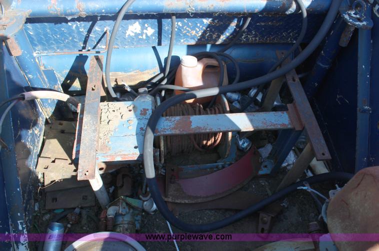 image for item H6752 1967 Ford F600 service truck