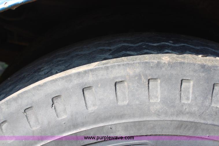 image for item H6752 1967 Ford F600 service truck