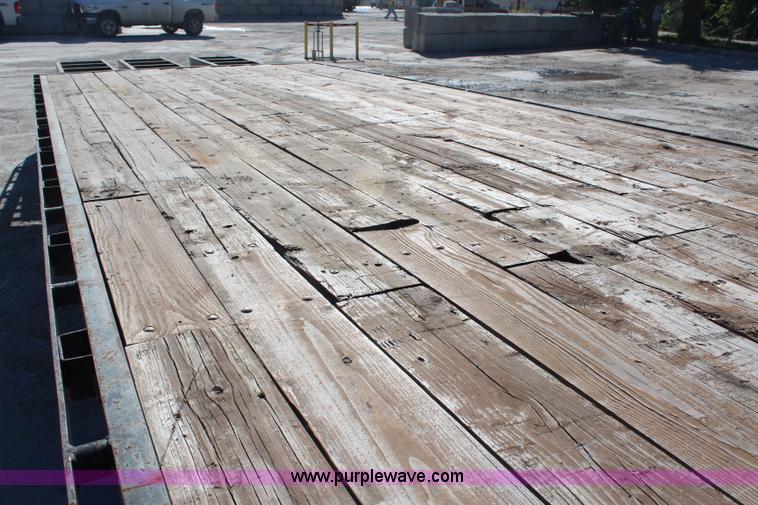 image for item H6784 2004 Target gooseneck trailer