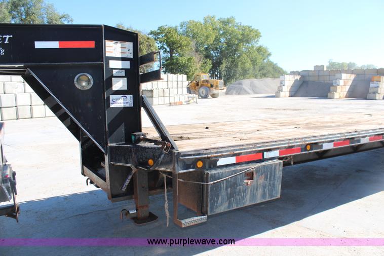 image for item H6784 2004 Target gooseneck trailer