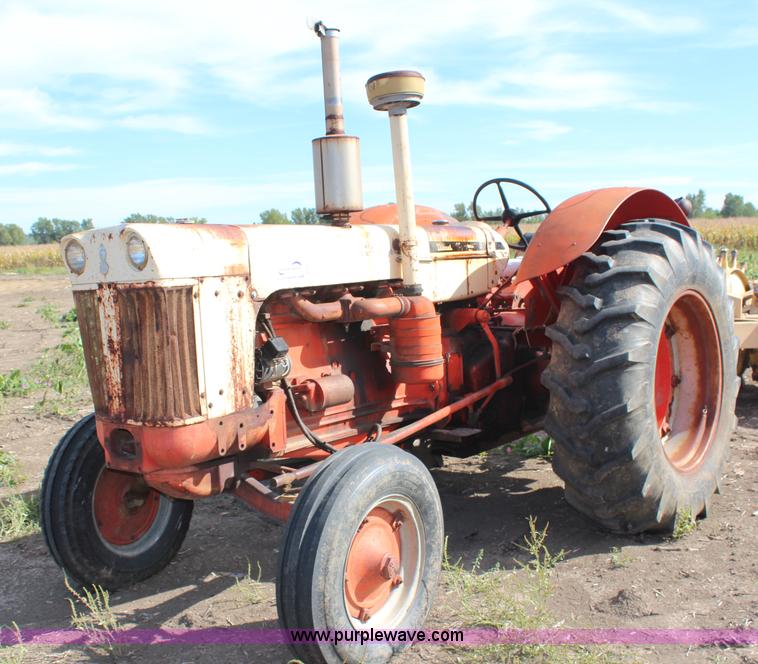 image for item H6786 1961 Case 930 tractor