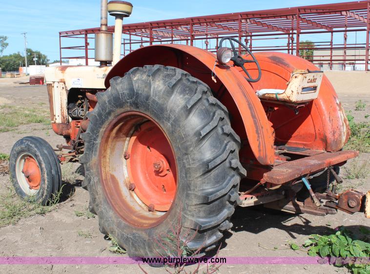 image for item H6786 1961 Case 930 tractor