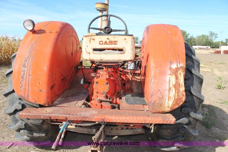 image for item H6786 1961 Case 930 tractor