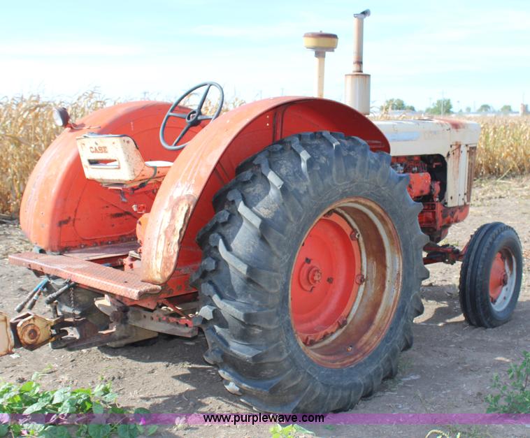 image for item H6786 1961 Case 930 tractor