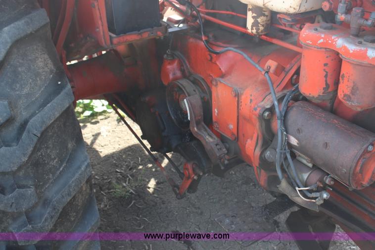 image for item H6786 1961 Case 930 tractor