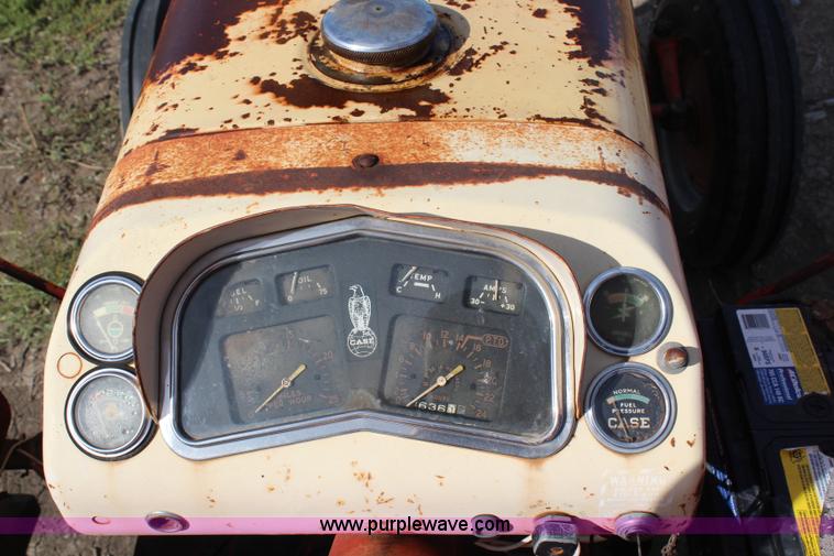 image for item H6786 1961 Case 930 tractor