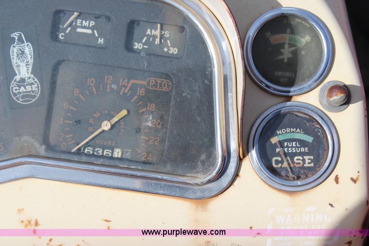 image for item H6786 1961 Case 930 tractor