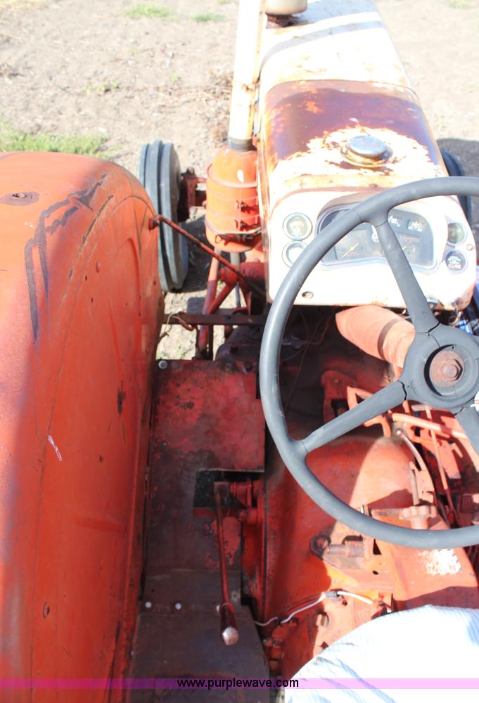 image for item H6786 1961 Case 930 tractor