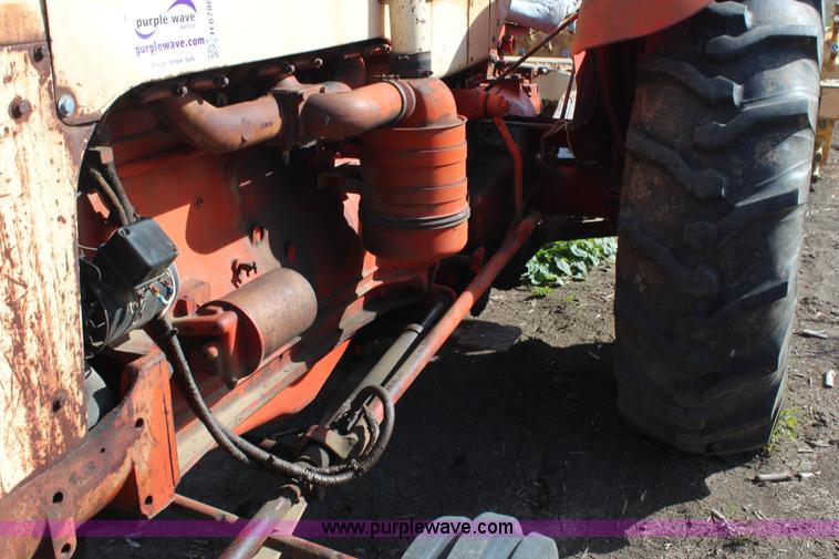 image for item H6786 1961 Case 930 tractor