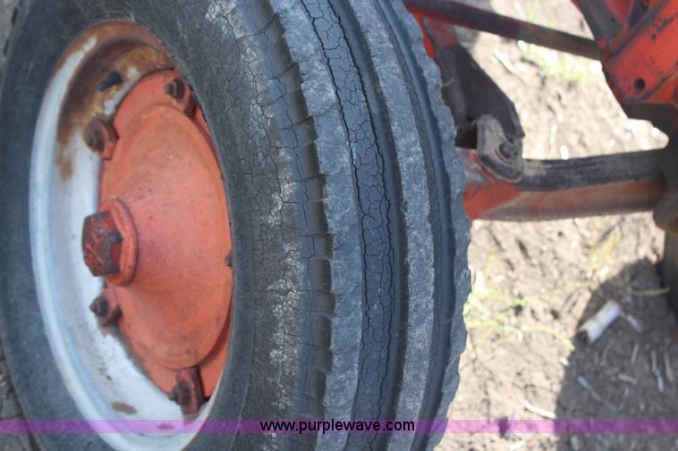 image for item H6786 1961 Case 930 tractor