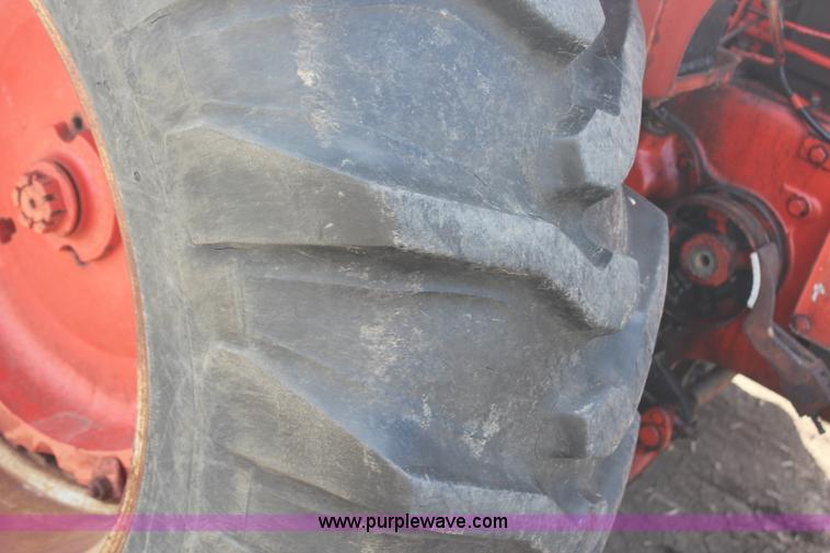 image for item H6786 1961 Case 930 tractor