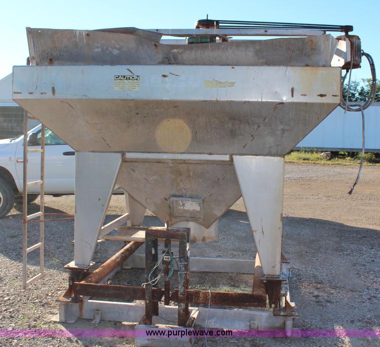 image for item H6826 Layco four ton fertilizer blender