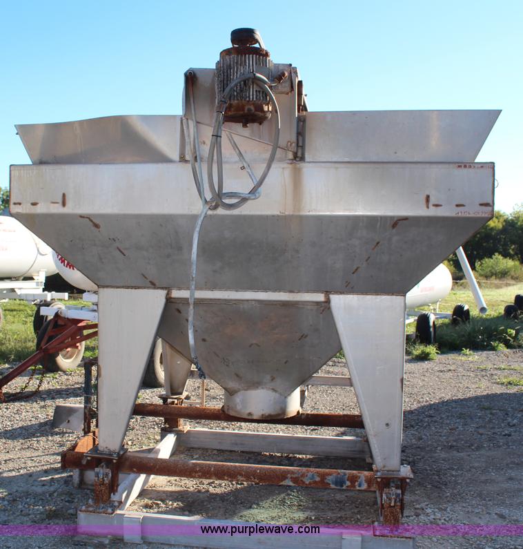 image for item H6826 Layco four ton fertilizer blender