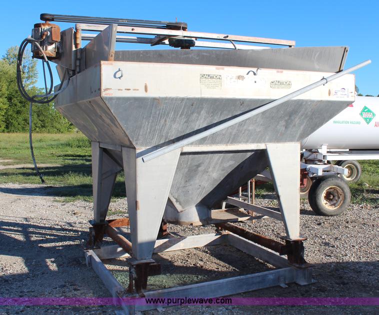 image for item H6826 Layco four ton fertilizer blender