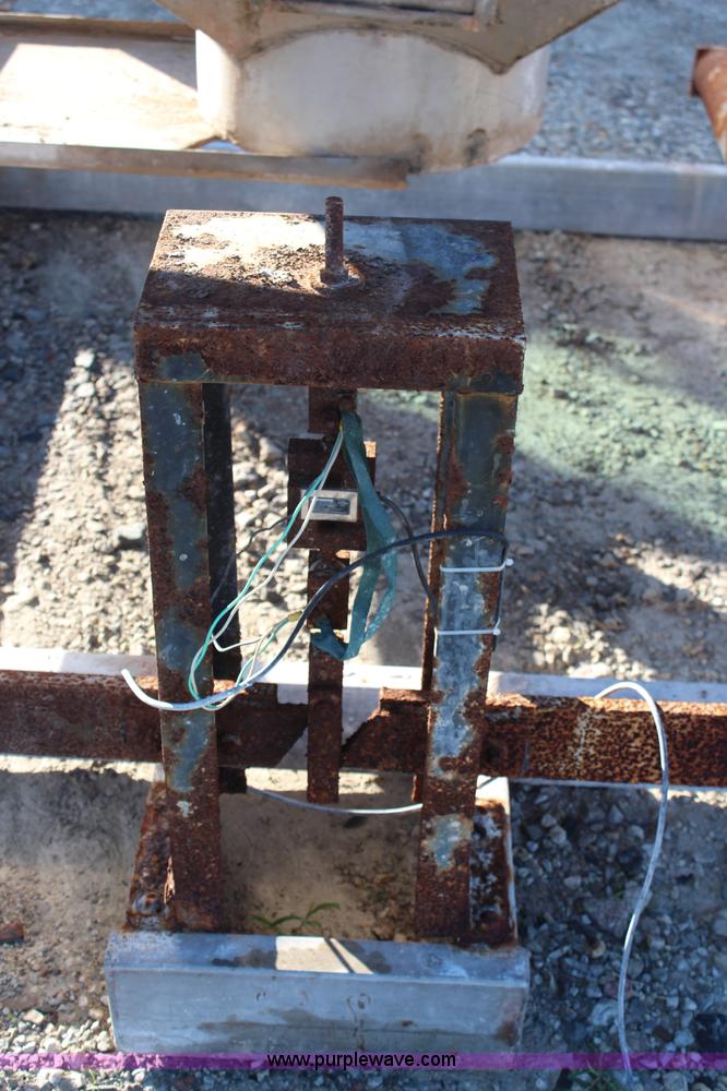 image for item H6826 Layco four ton fertilizer blender