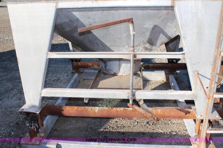 image for item H6826 Layco four ton fertilizer blender