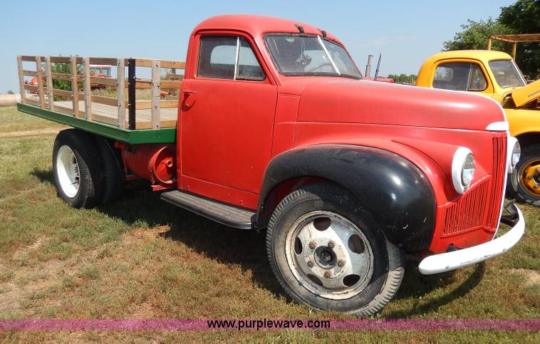 image for item H6866 1946 Studebaker M1528 pickup truck