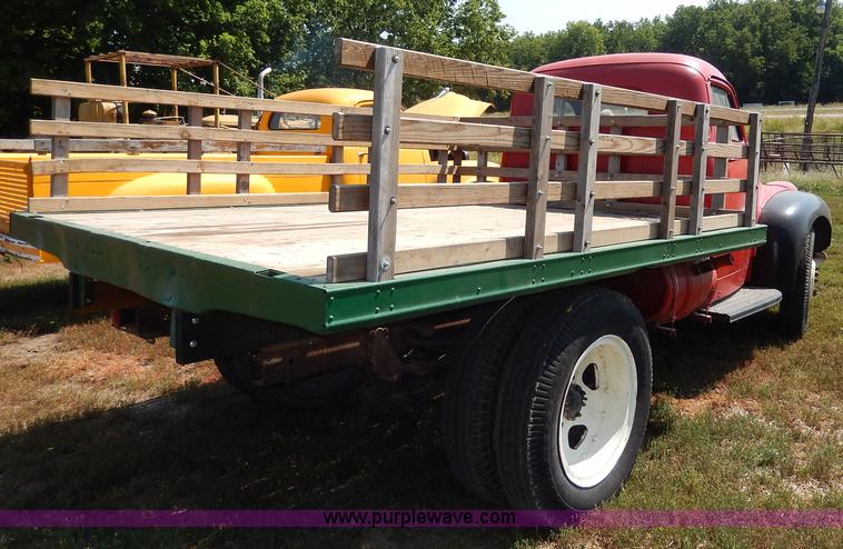 image for item H6866 1946 Studebaker M1528 pickup truck