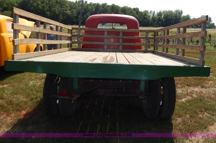 image for item H6866 1946 Studebaker M1528 pickup truck