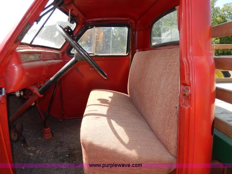 image for item H6866 1946 Studebaker M1528 pickup truck
