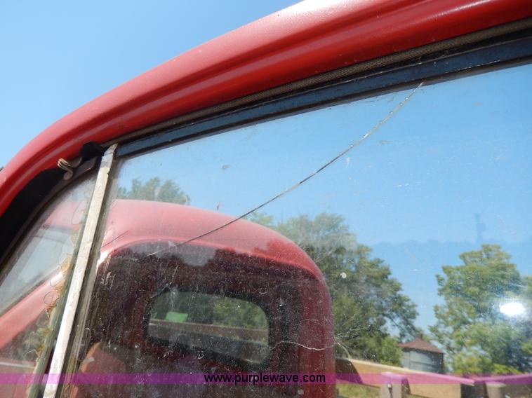 image for item H6866 1946 Studebaker M1528 pickup truck