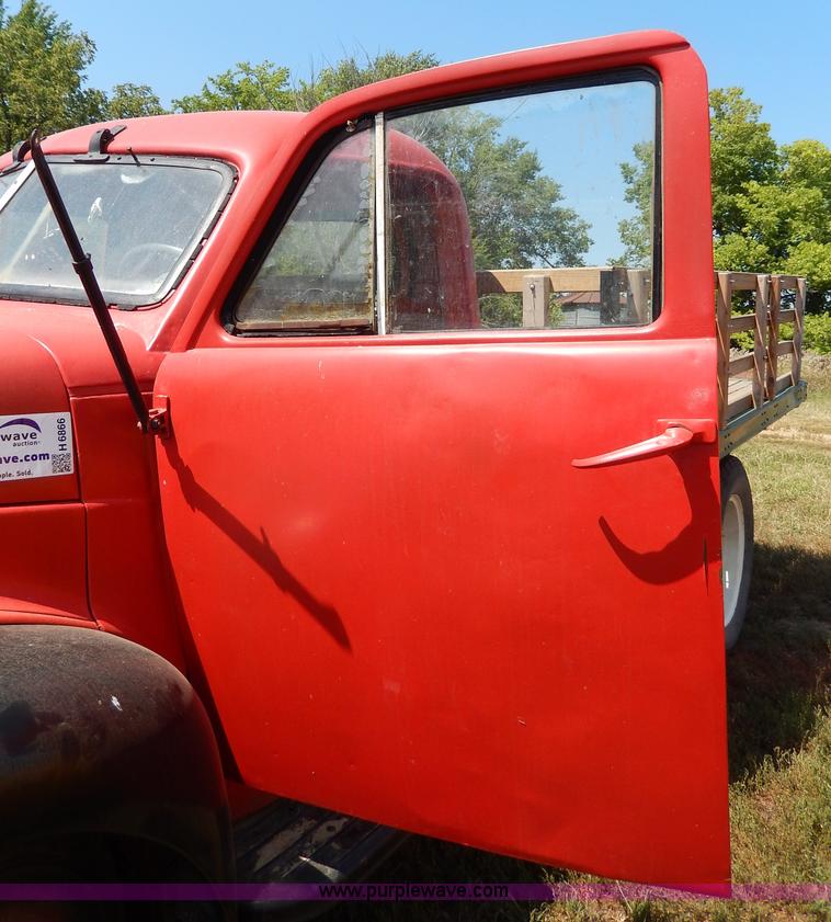 image for item H6866 1946 Studebaker M1528 pickup truck