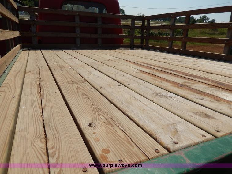 image for item H6866 1946 Studebaker M1528 pickup truck