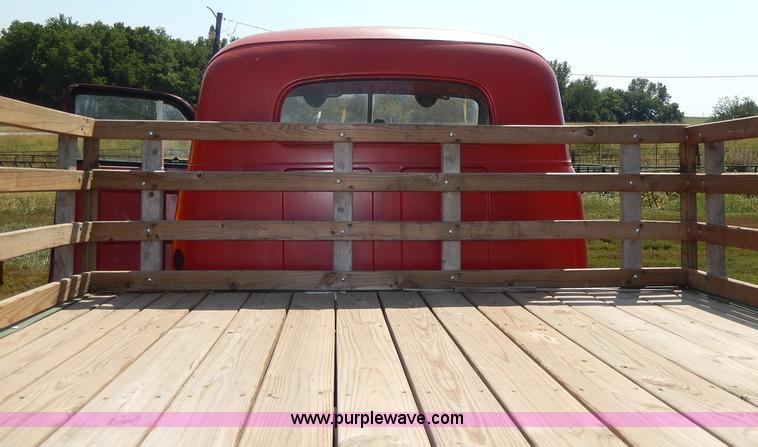 image for item H6866 1946 Studebaker M1528 pickup truck