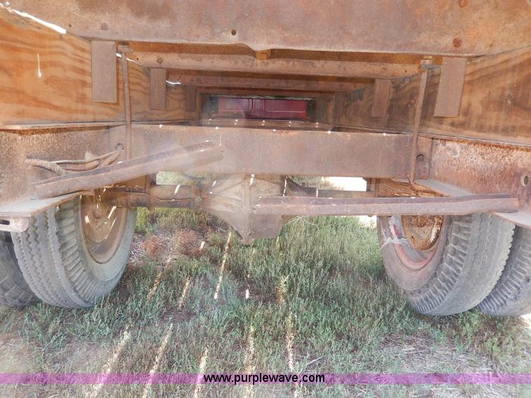 image for item H6866 1946 Studebaker M1528 pickup truck