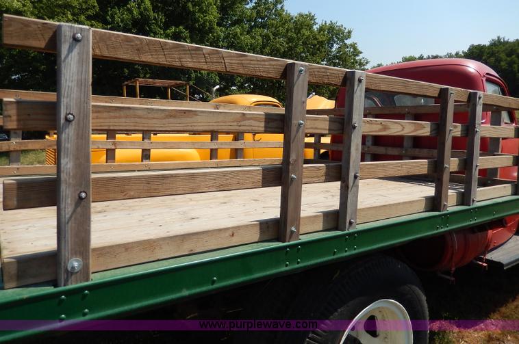 image for item H6866 1946 Studebaker M1528 pickup truck