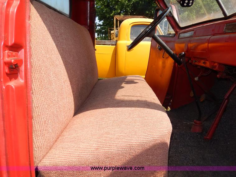 image for item H6866 1946 Studebaker M1528 pickup truck