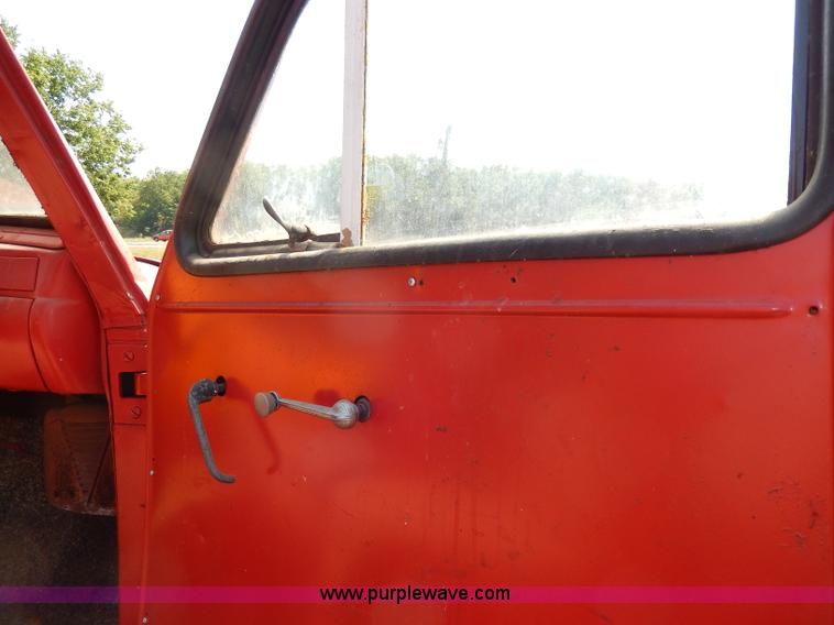 image for item H6866 1946 Studebaker M1528 pickup truck