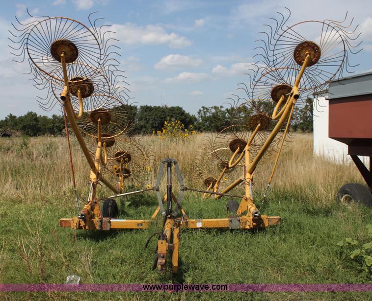 image for item H7337 Vermeer WR24 hay rake