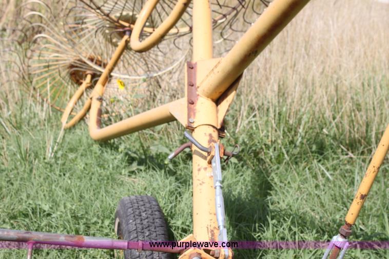 image for item H7337 Vermeer WR24 hay rake