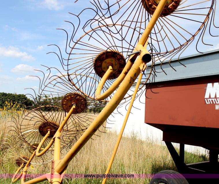 image for item H7337 Vermeer WR24 hay rake