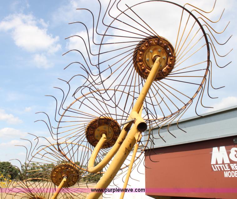 image for item H7337 Vermeer WR24 hay rake