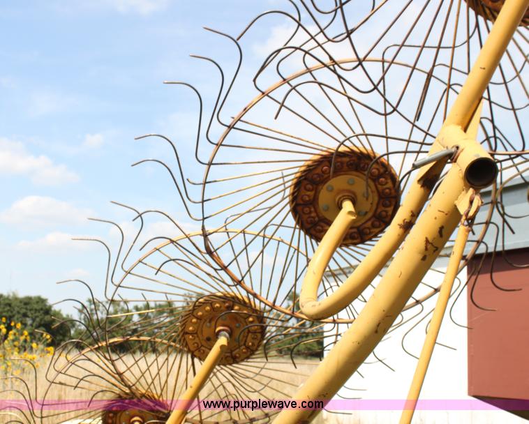 image for item H7337 Vermeer WR24 hay rake