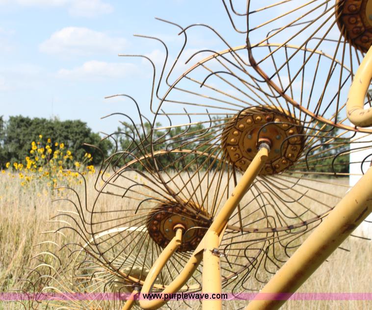 image for item H7337 Vermeer WR24 hay rake