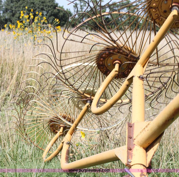 image for item H7337 Vermeer WR24 hay rake