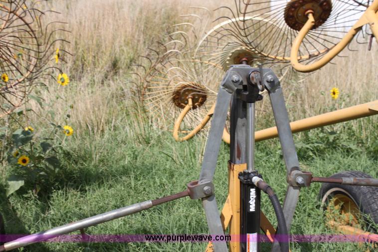 image for item H7337 Vermeer WR24 hay rake