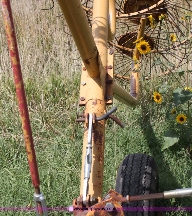 image for item H7337 Vermeer WR24 hay rake