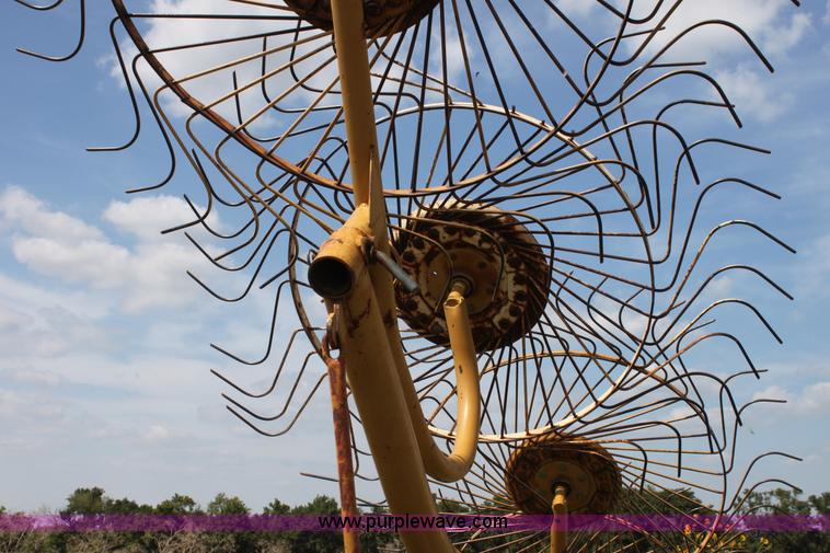 image for item H7337 Vermeer WR24 hay rake