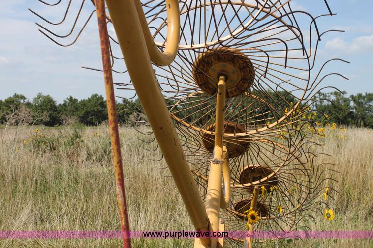 image for item H7337 Vermeer WR24 hay rake