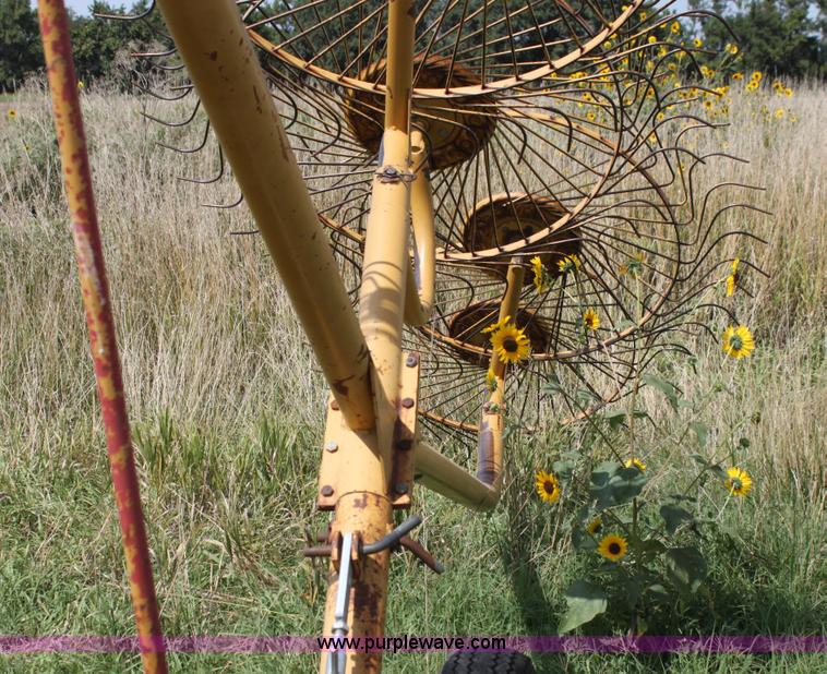 image for item H7337 Vermeer WR24 hay rake