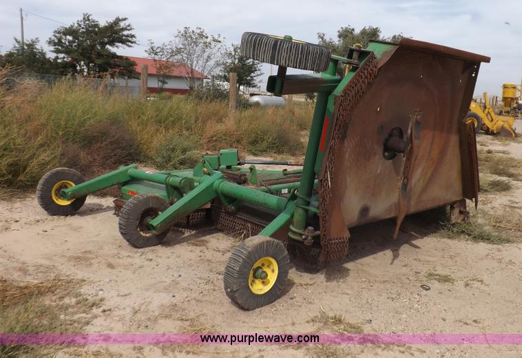 image for item I8442 John Deere 1518 15' rotary mower